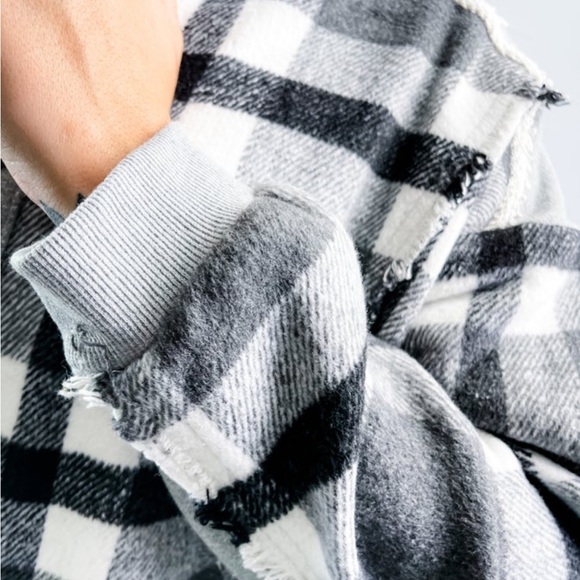 Shacket flannel - Picture 9 of 9